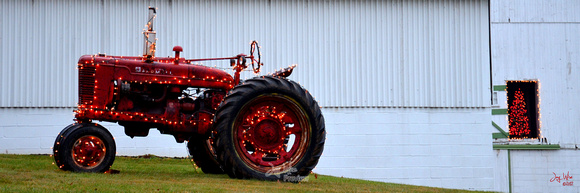 Holiday Tractor Lights panoramic